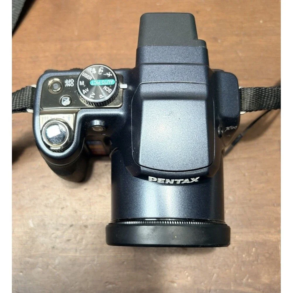 Pentax X90 12.1MP Digital Bridging Camera w/manual, Battery, Charger & Strap